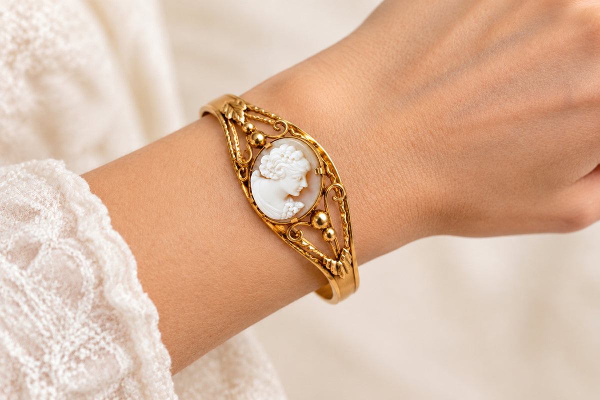 Timeless Beauty Cameo hinged Bracelet