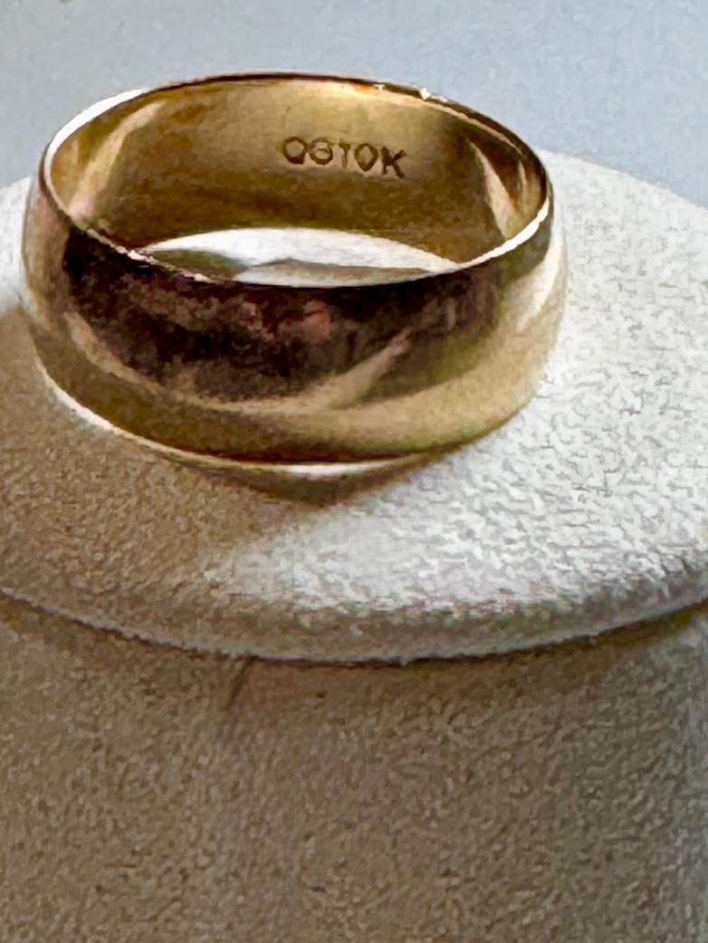 Galerie Sculpture: Polished 10k Band