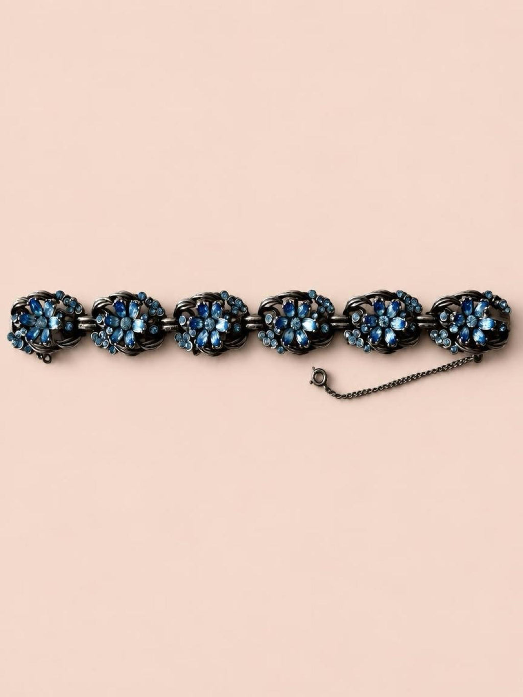 Cinematic Hollycraft hallmarked 1953 bracelet