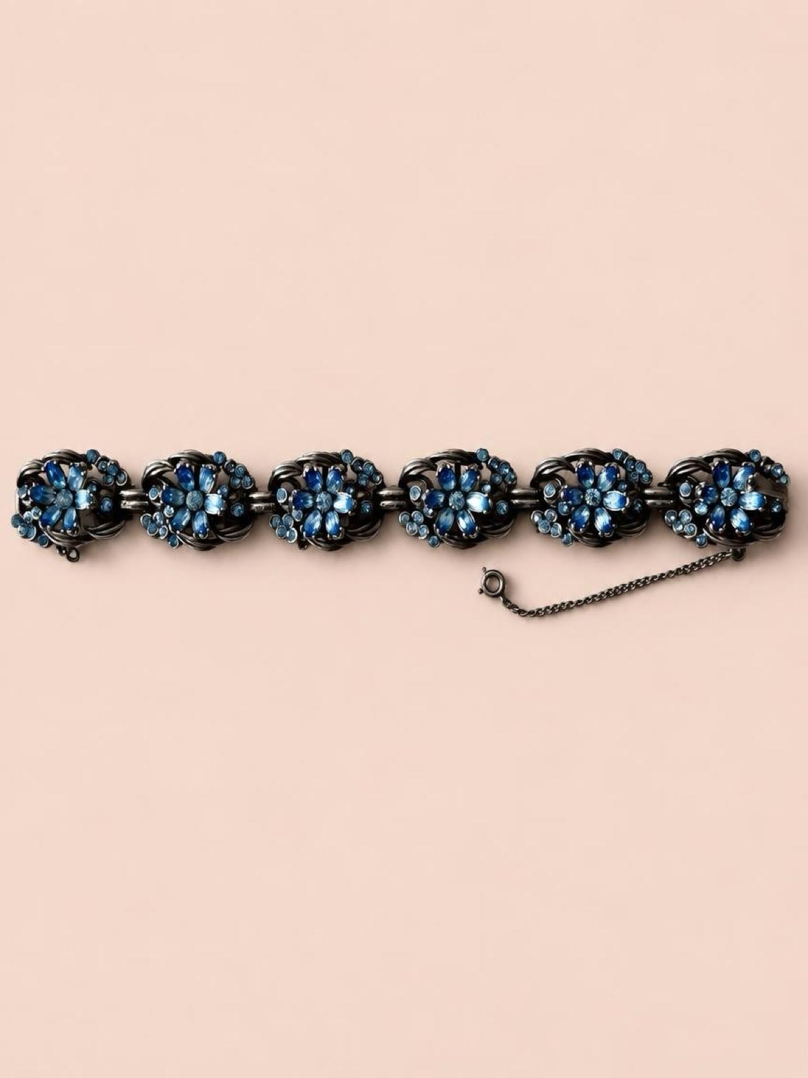 Cinematic Hollycraft hallmarked 1953 bracelet