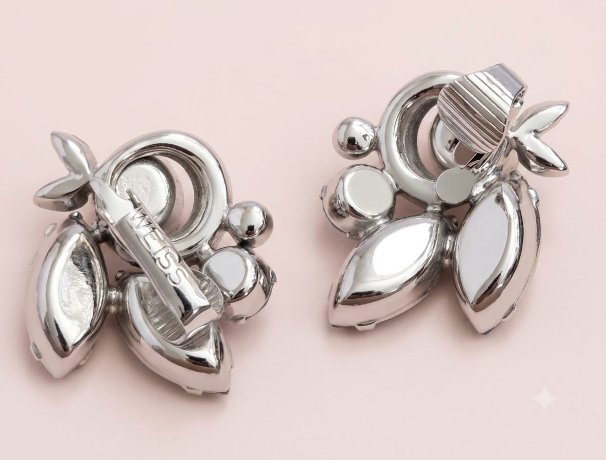 Hypnotic 1950s Weiss clip-on Earrings